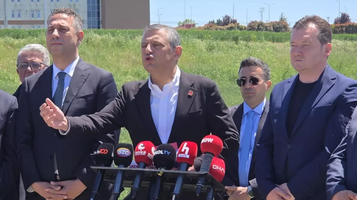 CHP Lideri Özgür Özel, Ekrem İmamoğlu'nu Ziyaret Etti
