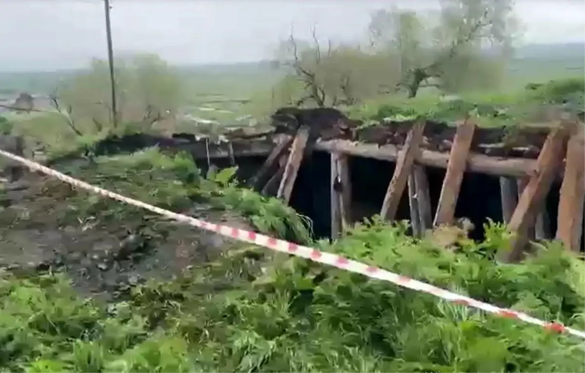 Ardahan'da Sağanak Nedeniyle Çöken Ahırda 19 Hayvan Kurtarıldı