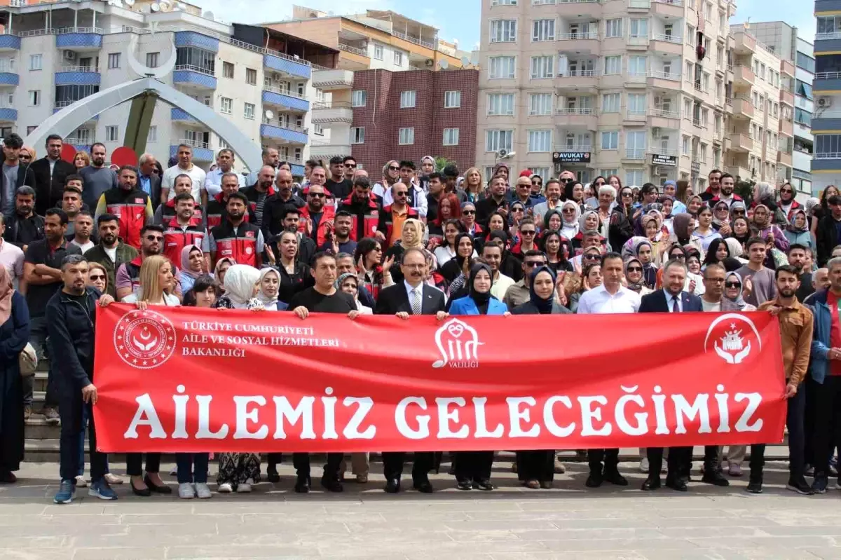 Siirt'te 'Ailemiz Geleceğimiz' yürüyüşü düzenlendi