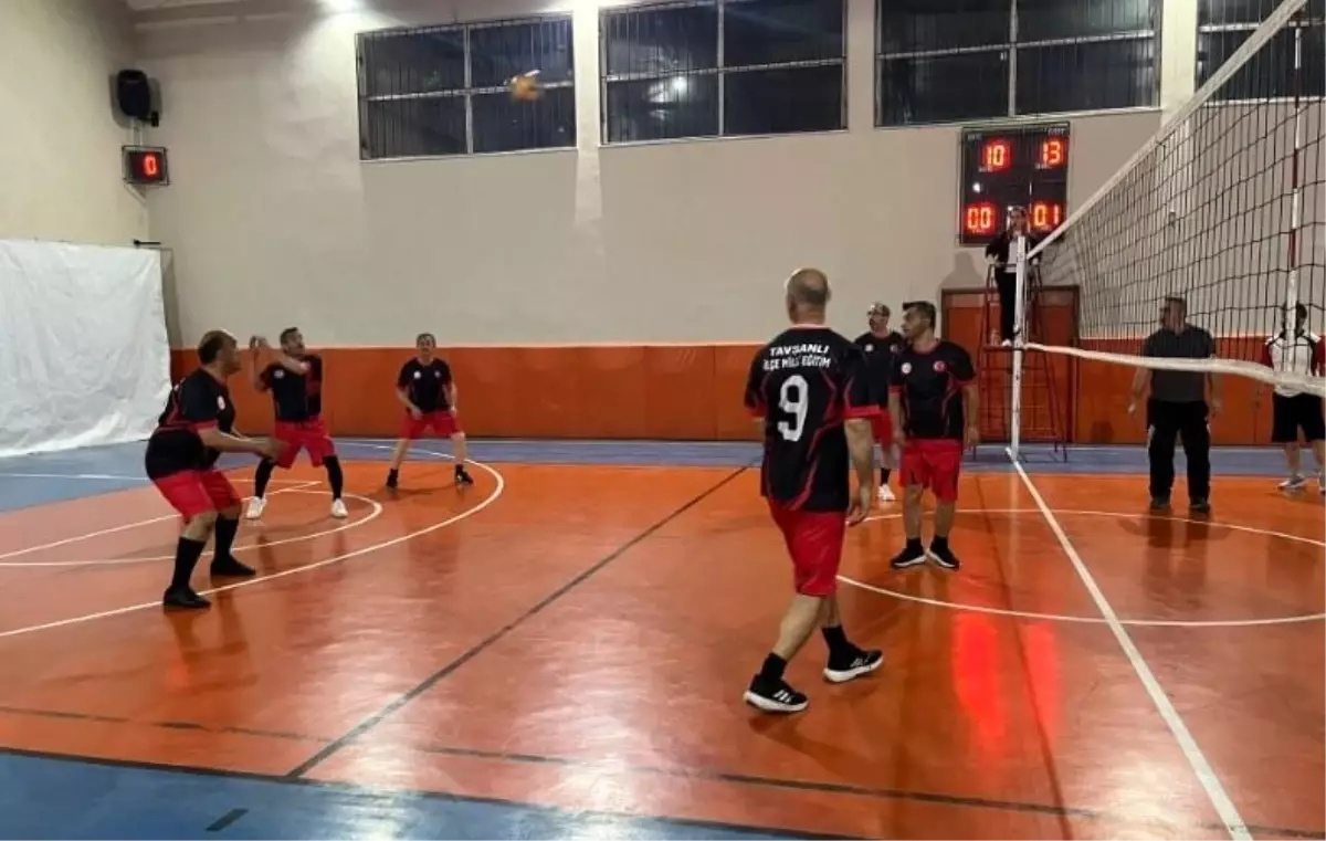 Öğretmenler Arası Voleybol Turnuvası Heyecanla Başladı