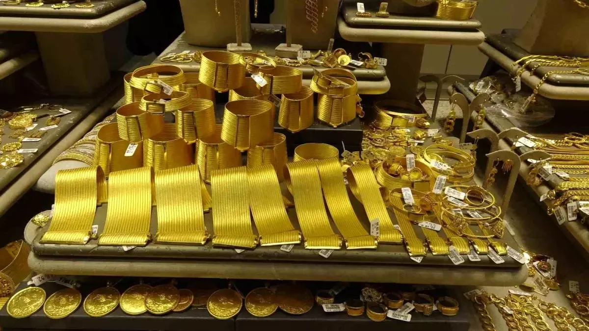 Yatırımcılar Altın Piyasasında Güvenli Liman Arayışında