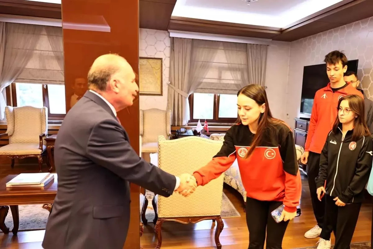 Çorum Valisi, Ulusal Şampiyonalarda Başarı Gösteren Sporcuları Tebrik Etti