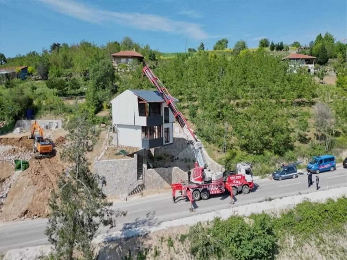 İnegöl'de 'Uçan Villa' Skandalı: Yıkım Kararını Kaçak Evi Taşıyarak Kurtarmaya Çalıştı