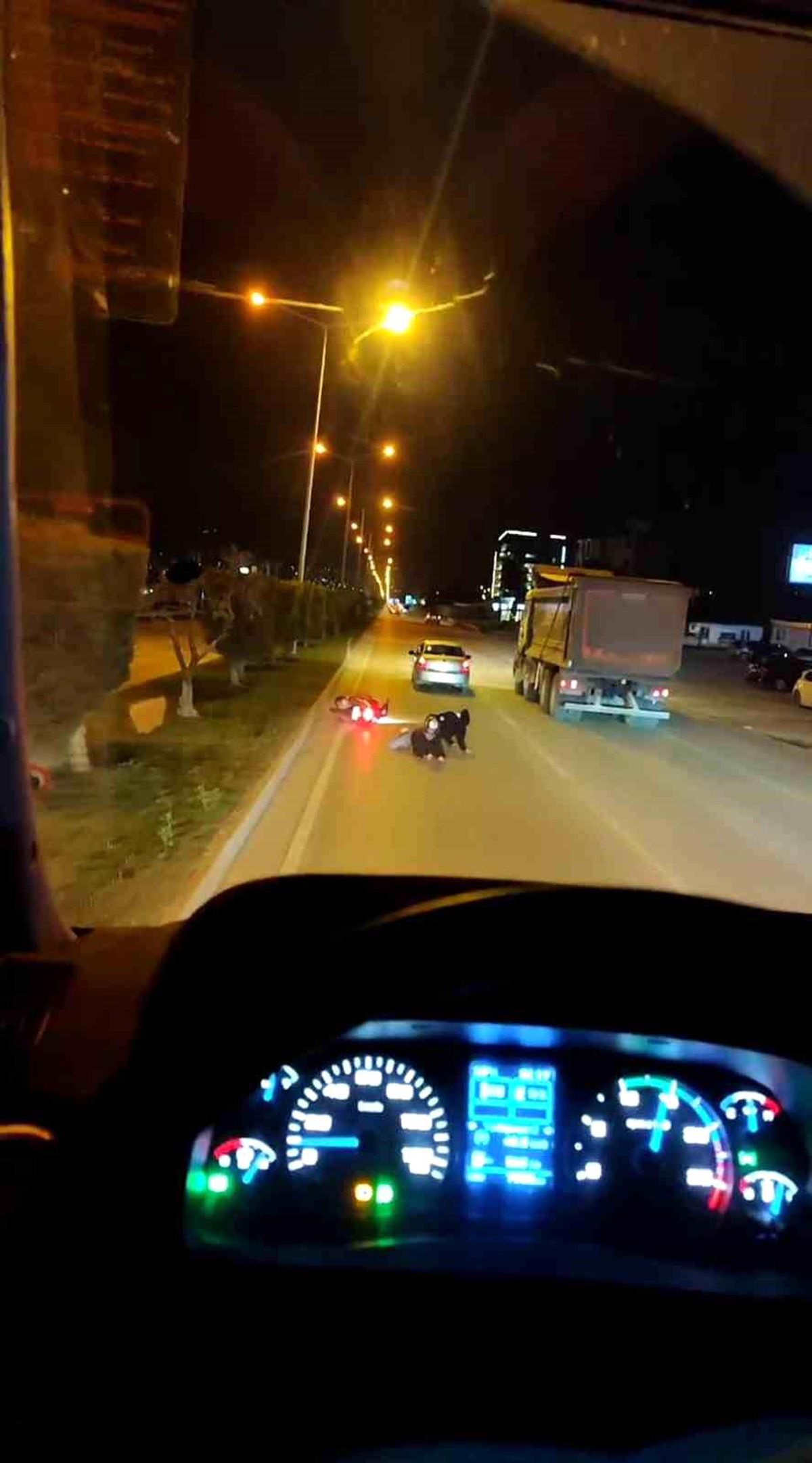 Hatay'da Motosikletle Otomobil Çarpıştı, Kazanın Anı Kamerada