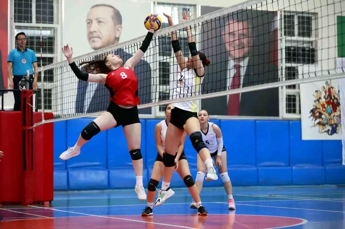 YurtLig Voleybol Kızlar Türkiye Şampiyonası Denizli'de Başladı