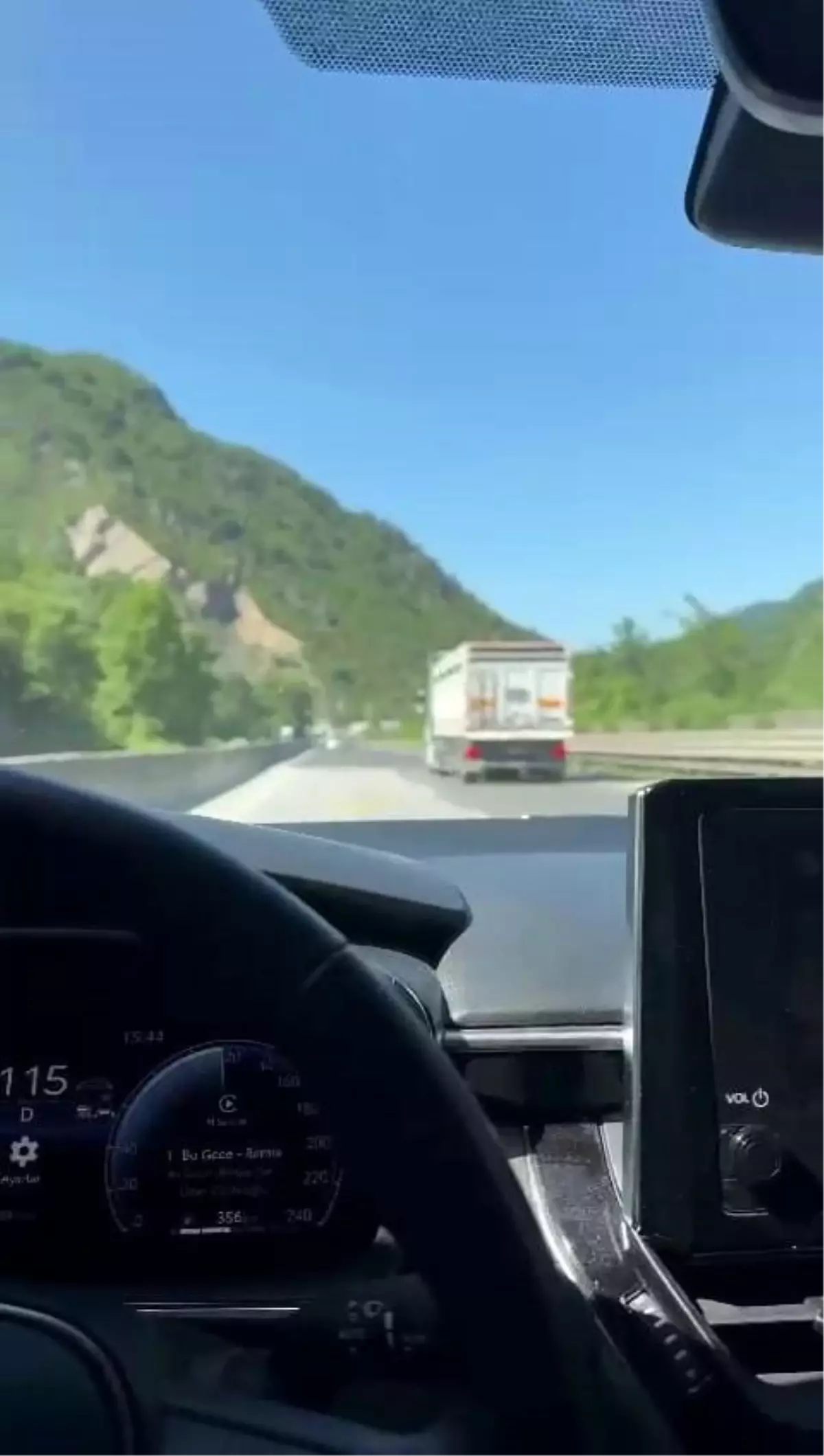 Hız Limitini Aşan Tır, Otomobili Sollatmadı