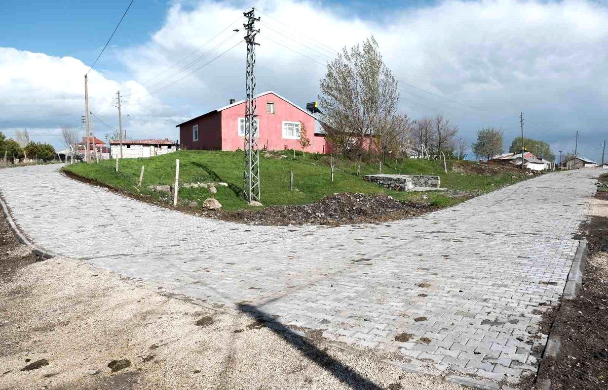 Yolluyazı Köyü'nde 3 Bin Metrekare Kilit Parke Taşı Döşendi