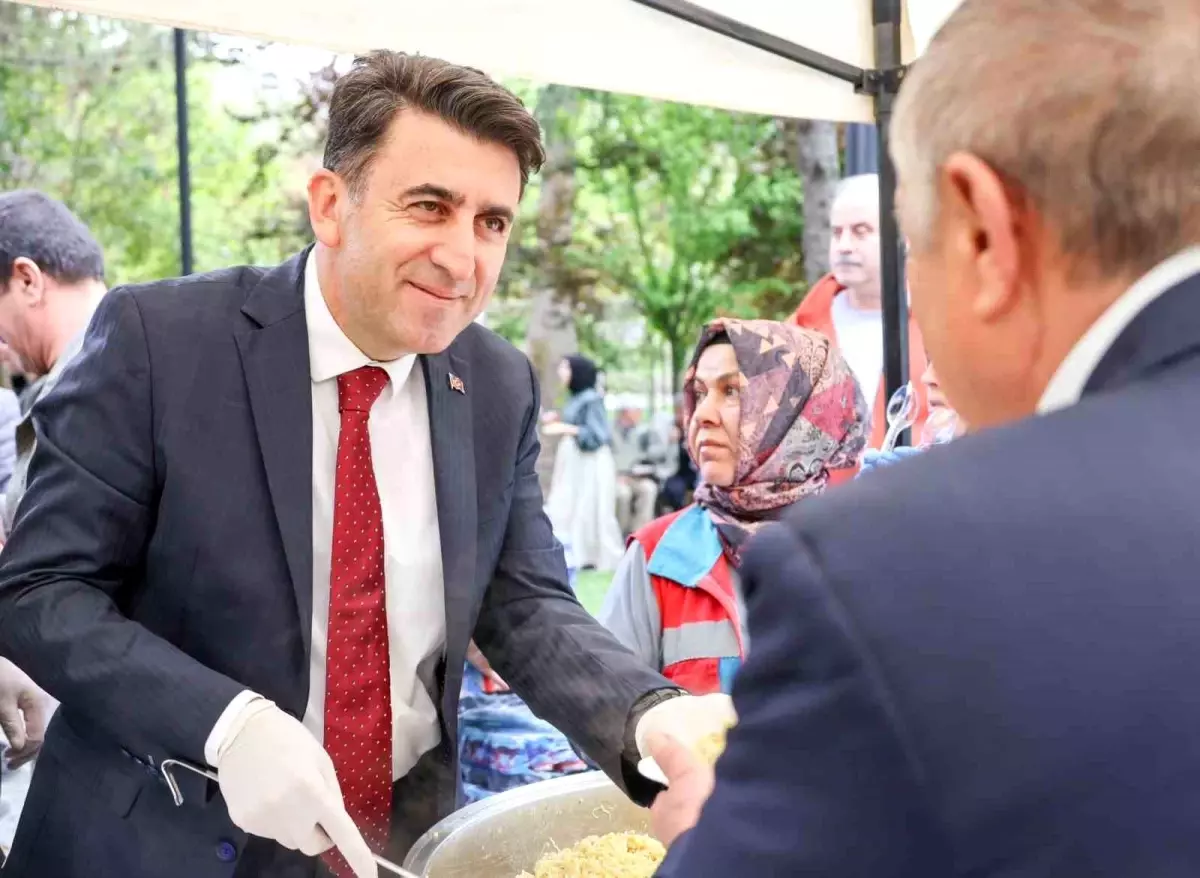 Vali Aygöl, Cuma Geleneğini Sürdürüyor