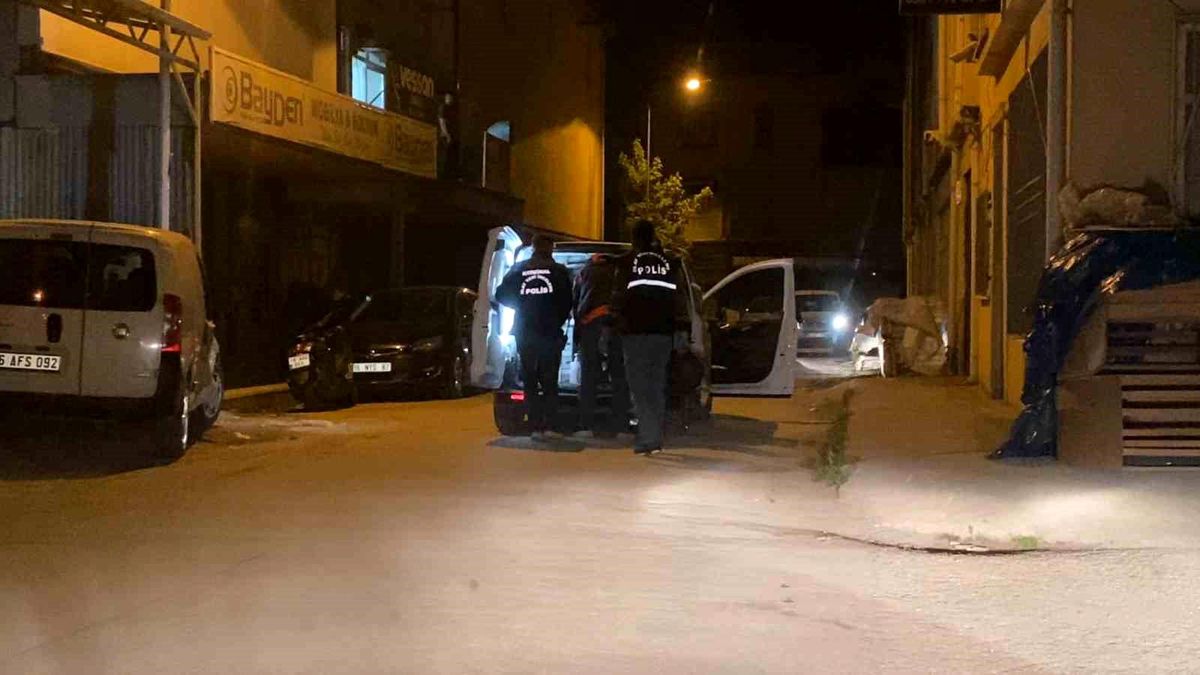 İnegöl'de Mobilya İmalathanesinde Silahlı Kavga: 2 Yaralı