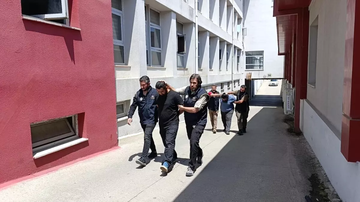 Adana'da DEAŞ'a Para Transferi Yapan İki Şüpheli Tutuklandı