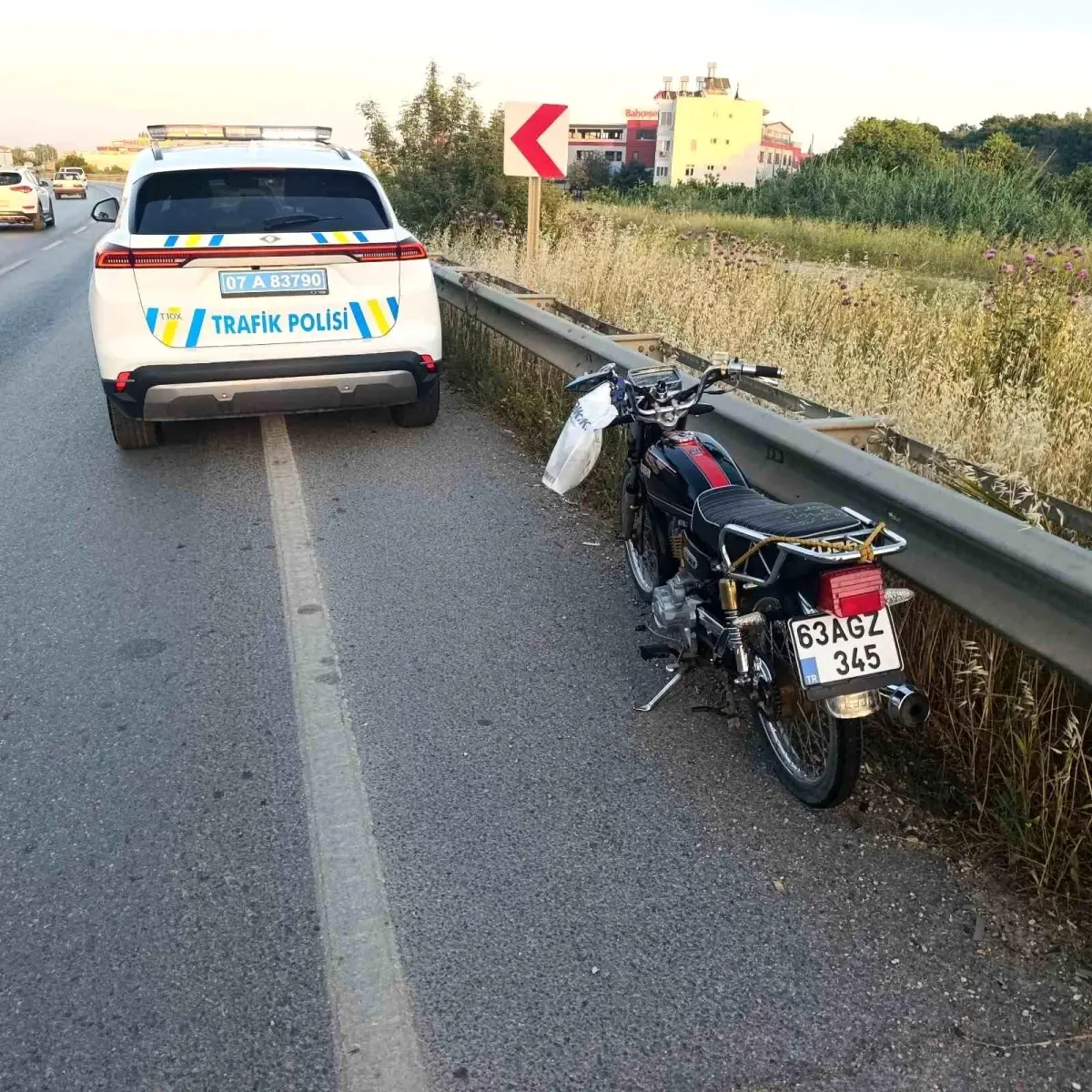 Motosiklet Devrildi, Sürücü Yaralandı