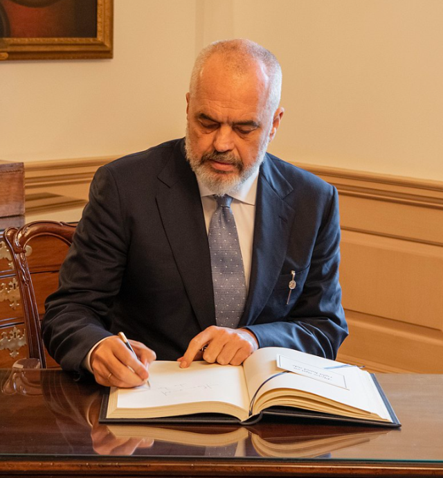 Edi Rama kimdir? Edi Rama kaç yaşında, nereli?