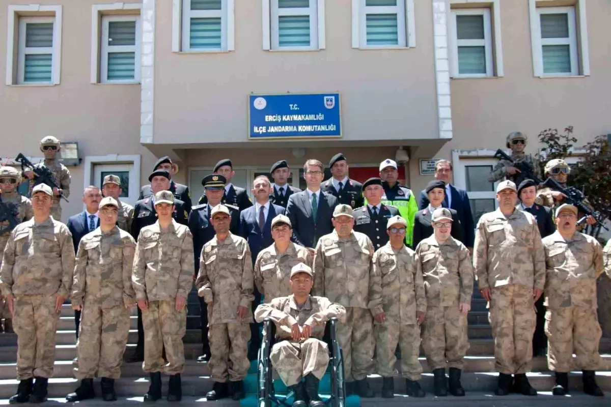 Erciş’te Temsili Askerlik Töreni Duygu Dolu Anlara Sahne Oldu