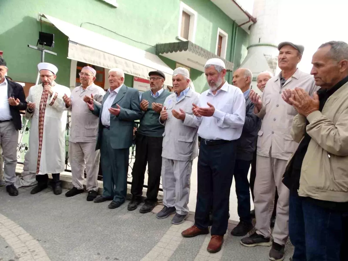 Hisarcık'ta 19 Hacı Adayı Kutsal Topraklara Uğurlandı