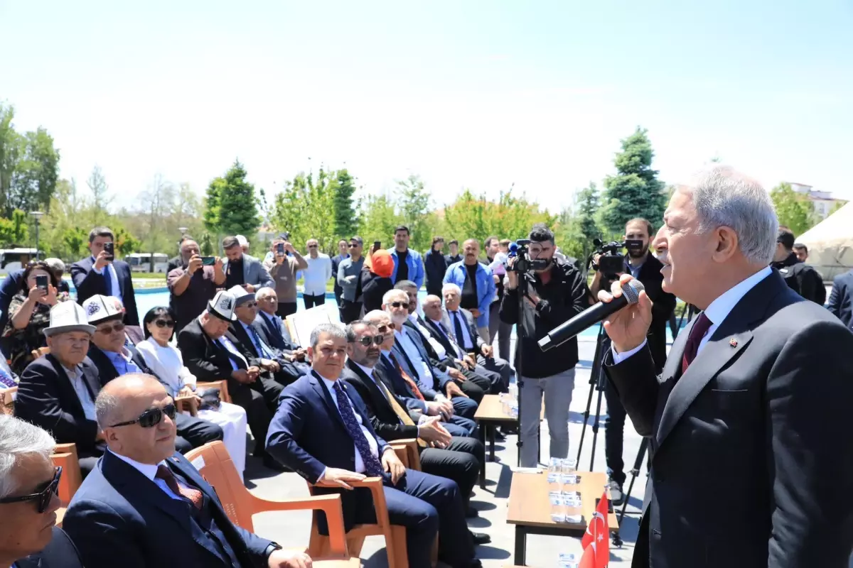 Hulusi Akar, Alıkul Osmonov ve Manas Destanı'nı Anma Programına Katıldı