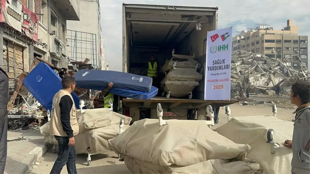 İHH: İsrail, Gazze'de 1000'den fazla sağlık çalışanını şehit etti