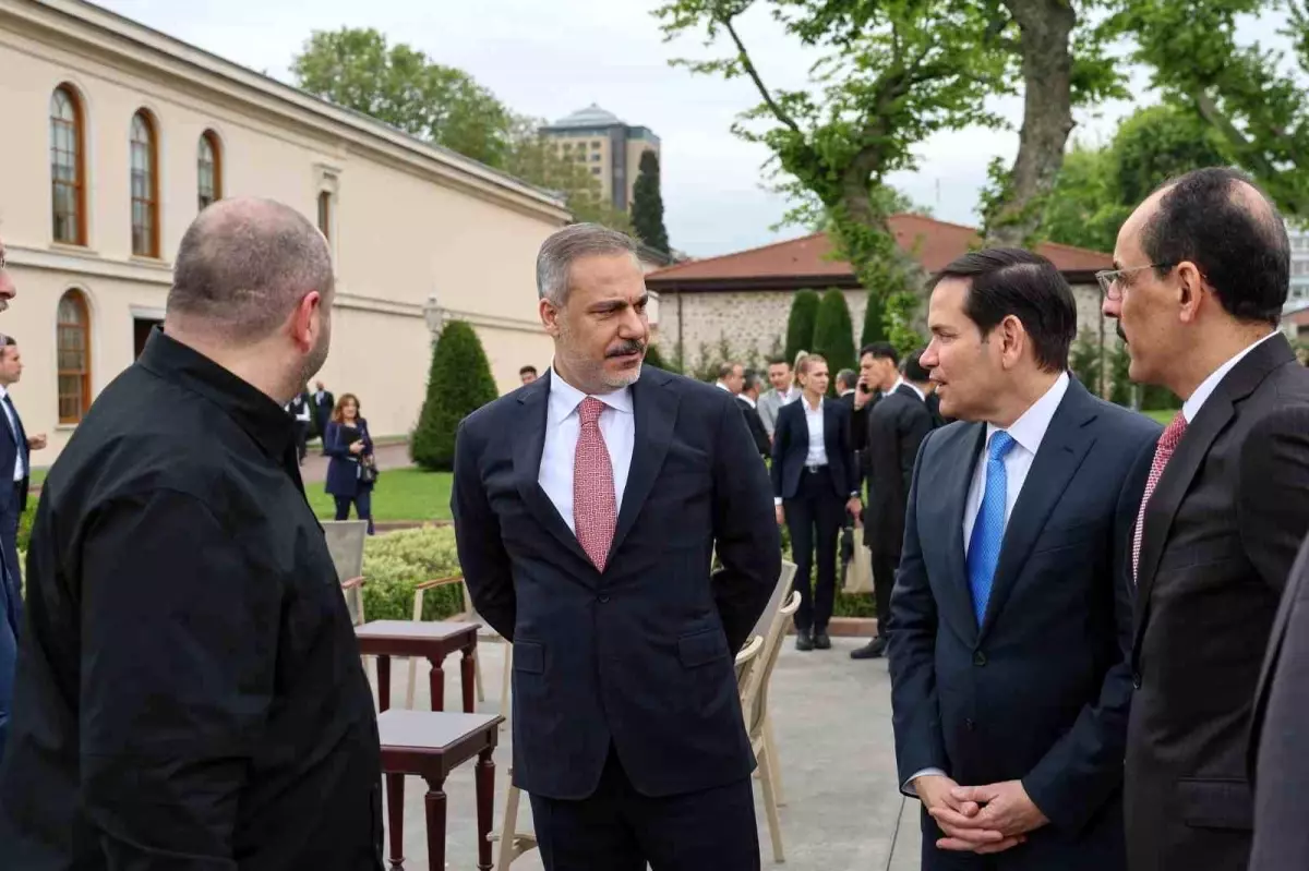 Hakan Fidan, Barış Masası Heyetiyle Dolmabahçe'de Görüştü