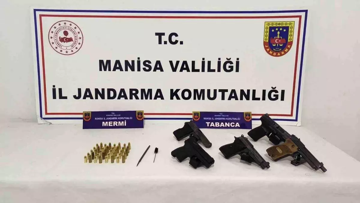 Manisa'da Ruhsatsız Tabanca ve Fişek Ele Geçirildi