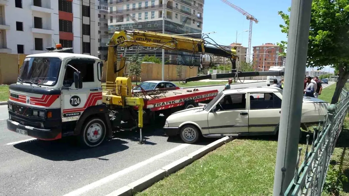 Malatya'da Trafik Kazası: Maddi Hasar, Yaralı Yok