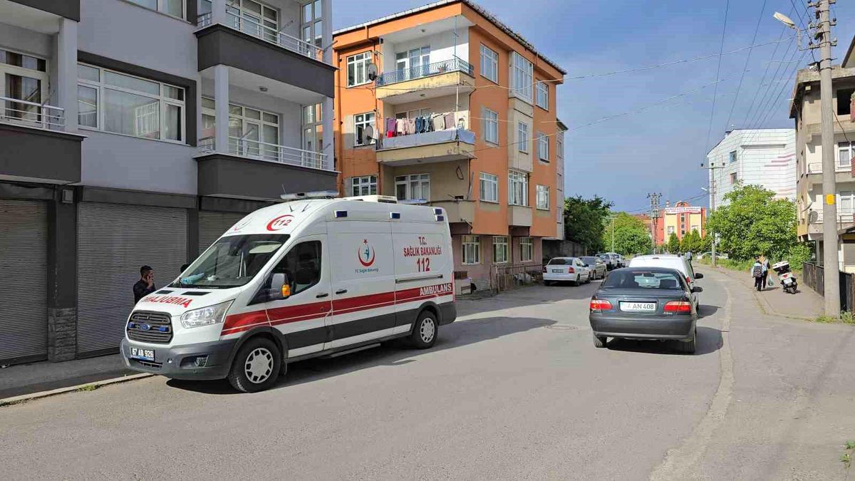 Zonguldak'ta Sinir Krizi Geçiren Apartman Sakininden Çevreye Zarar