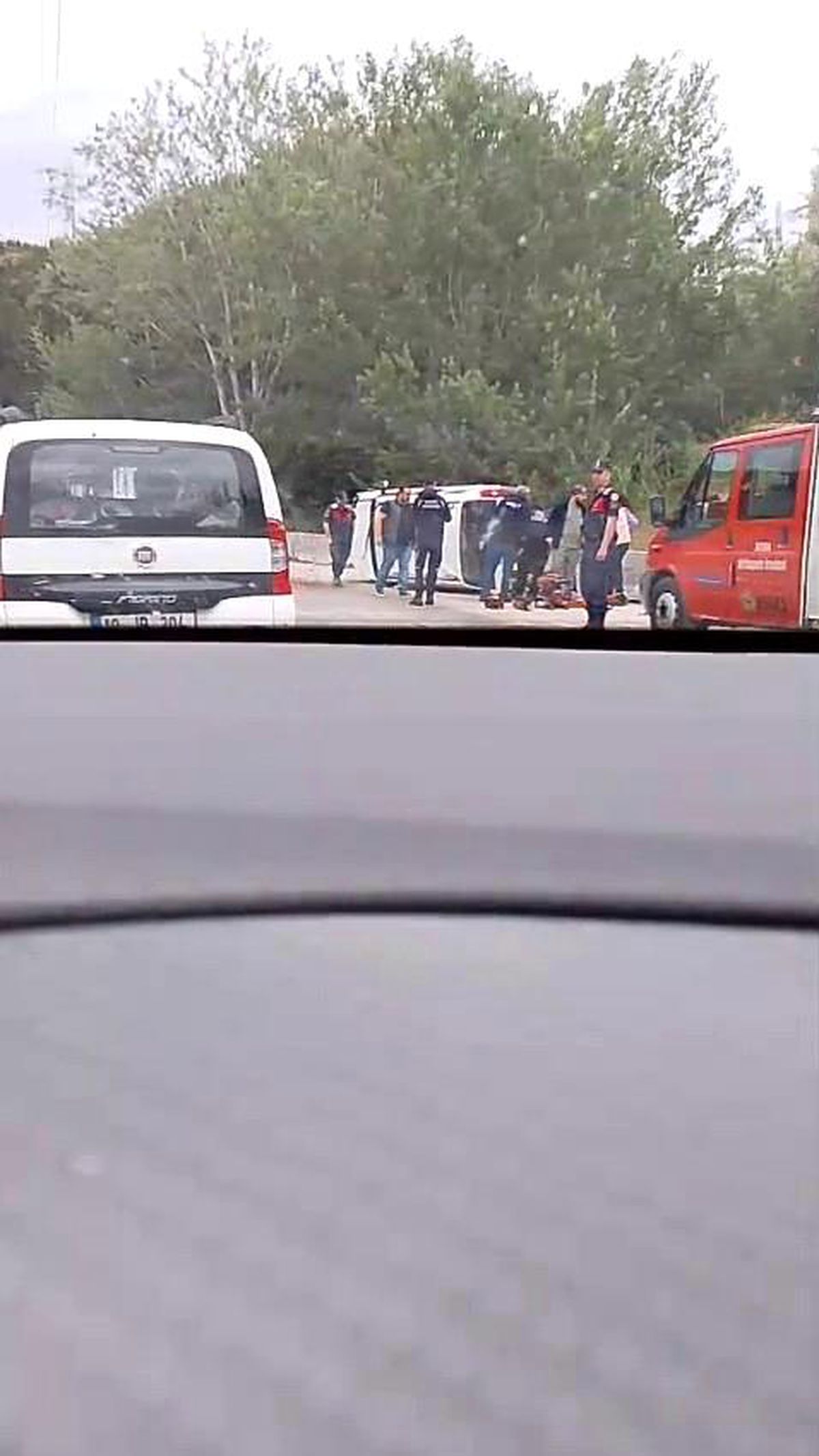 Bursa'da Otobanda Takla Atan Araçta Kaza