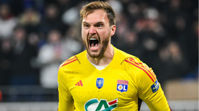 Livakovic'in kalemini kıran Fenerbahçe, Galatasaray'ın istediği kaleciyi alıyor Livakovic'in kalemini kıran Fenerbahçe, Galatasaray'ın istediği kaleciyi alıyor