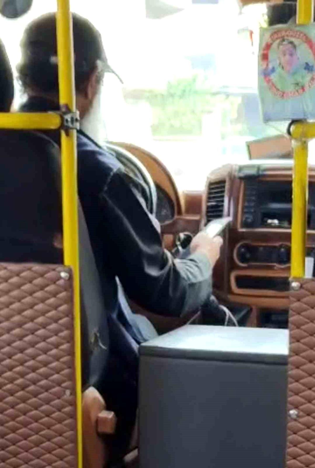 Bursa'da Minibüs Şoföründen Telefonla Tehlikeli Sürüş