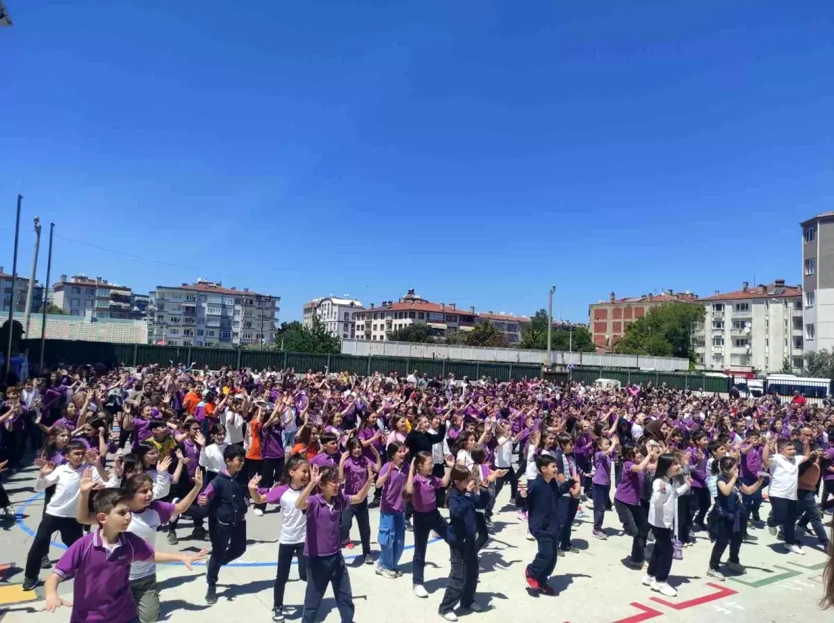 Mudanya Okulunda Zumba Etkinliği: 820 Öğrenci Katıldı