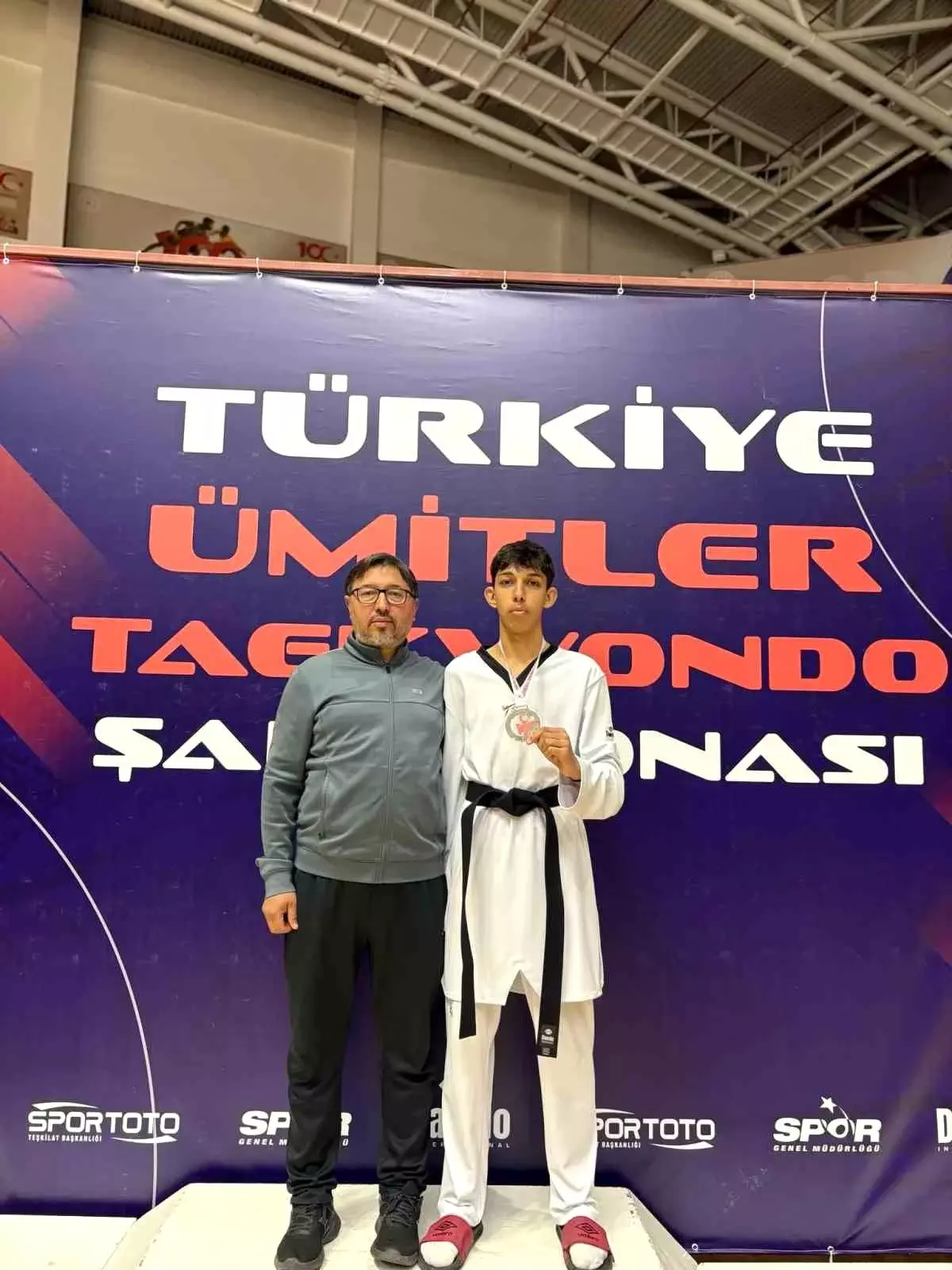 Kayserili Taekwondo Sporcusu Nuri Şerbetçi, Dünya Başkanlık Kupası İçin Bulgaristan'a Gitti