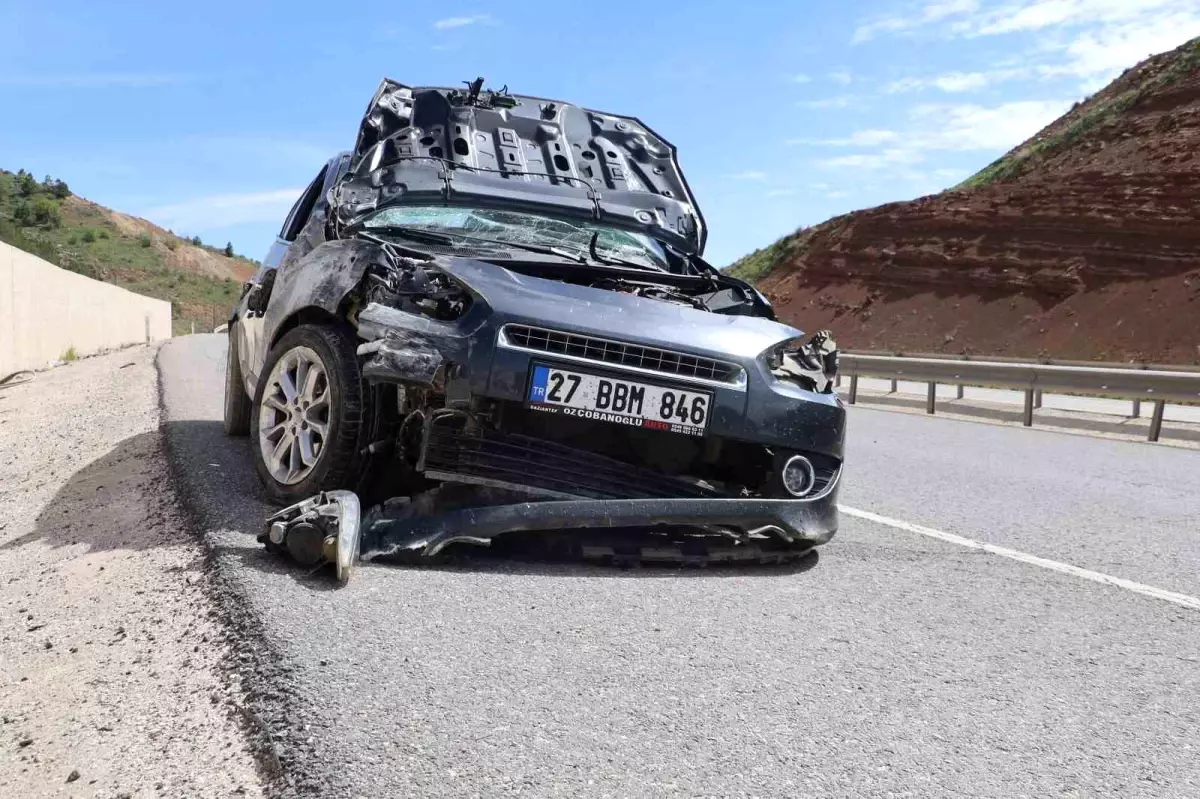 Sivas'ta Trafik Kazası: 3 Yaralı
