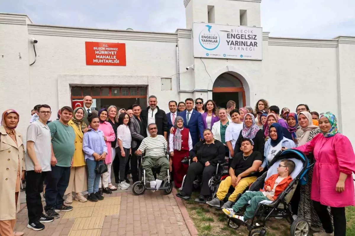 Bilecik Valisi, Engelsiz Yarınlar Derneği'ni Ziyaret Etti