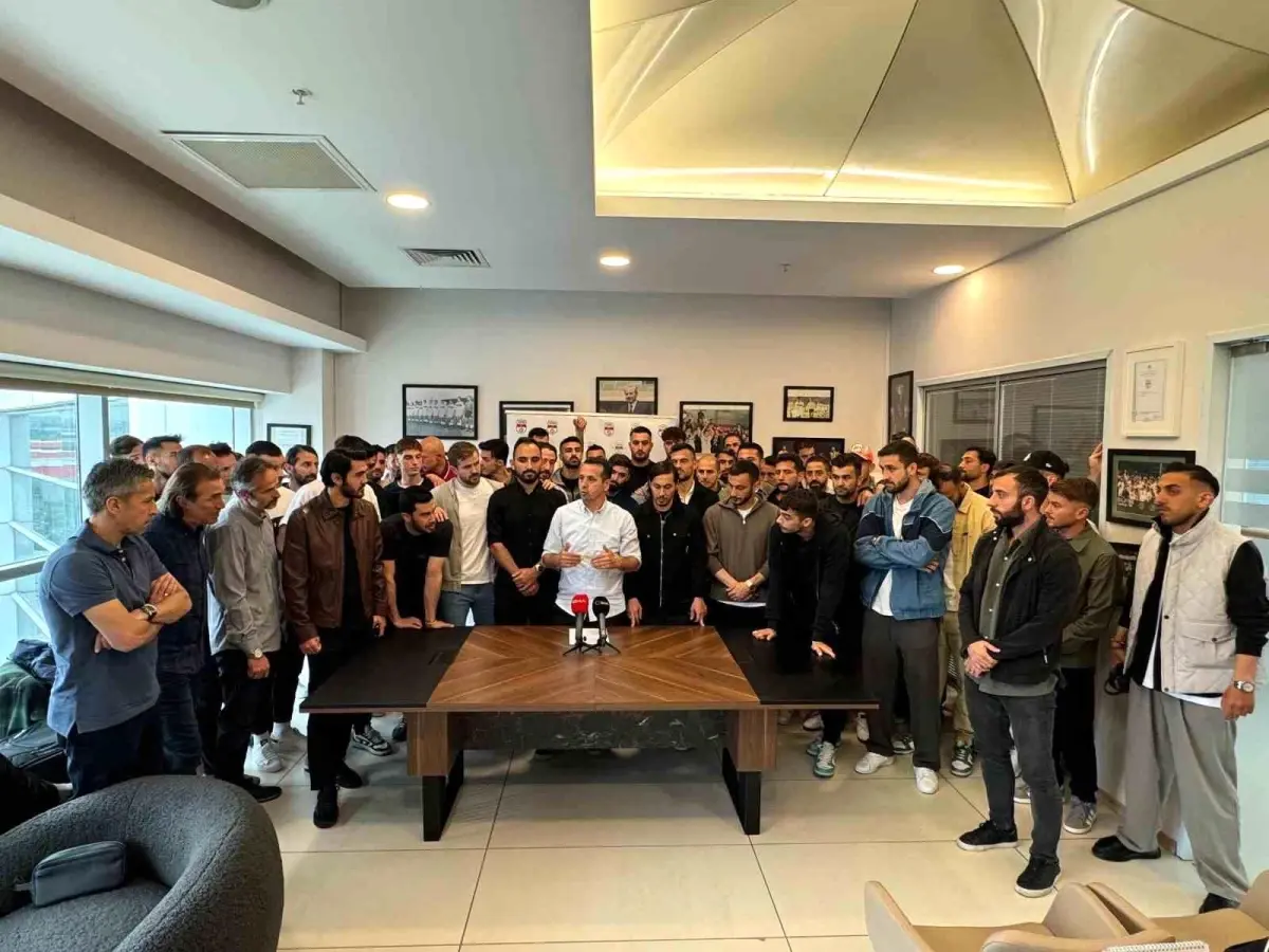 Saffet Akyüz: 'TFF 3. Lig'de yaş kısıtlamasının olmaması gerektiğine inanıyoruz'