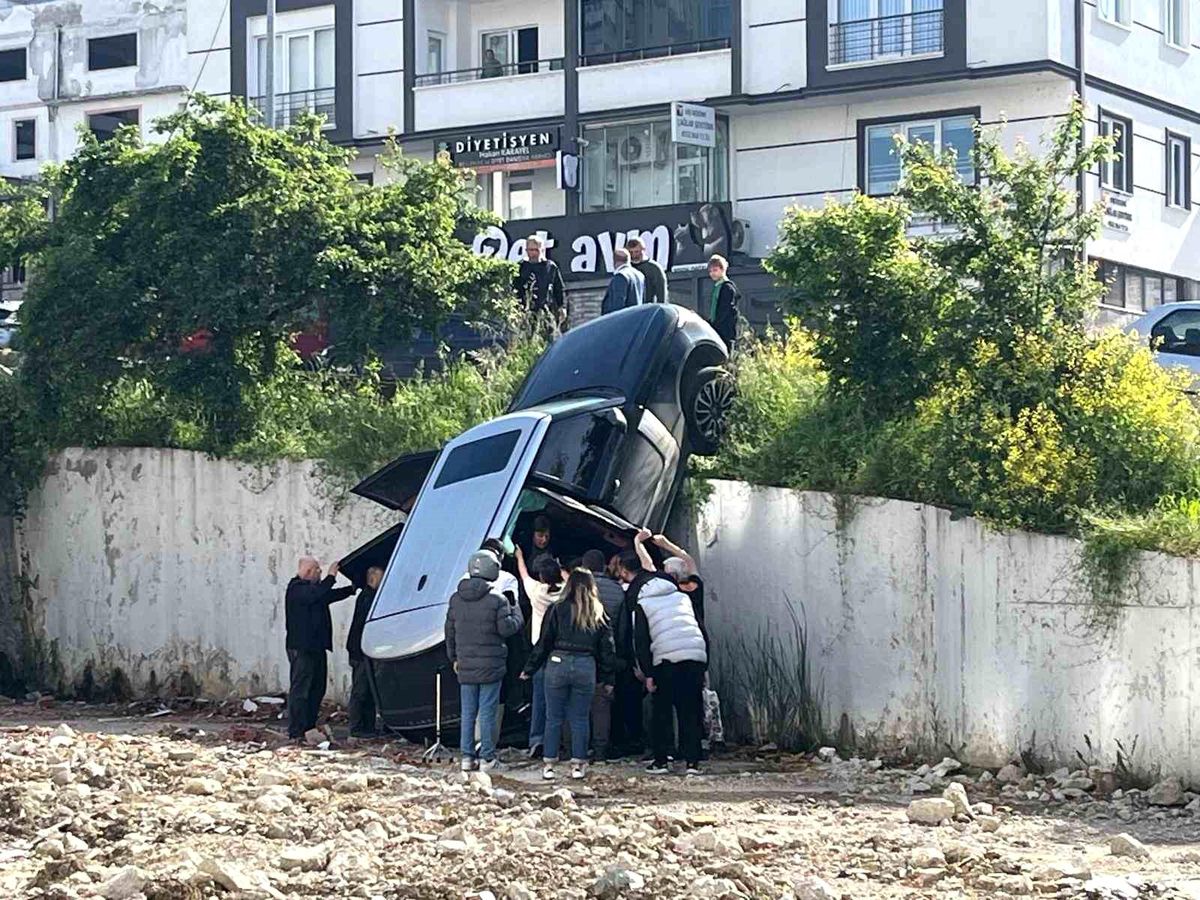 Samsun'da Lüks Cipin Kazası: İki Yaralı
