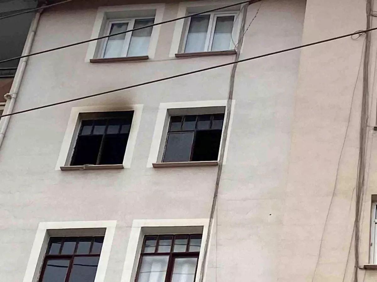 Kocaeli'de Evde Şarj Edilen Bisiklet Aküsü Patladı: Yangın Çıktı