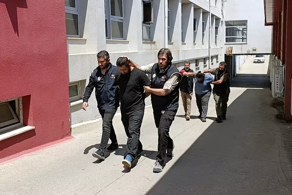 Yardım Bahanesiyle Teröristlere Para Aktaran İki Kişi Tutuklandı