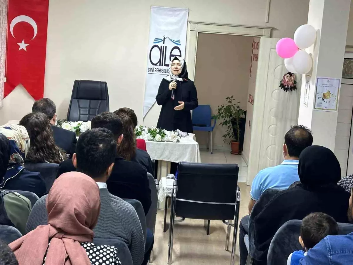Siirt'te 'Evliliğe İlk Adım' Semineri Düzenlendi