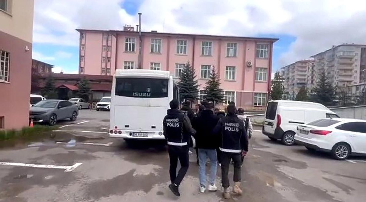 Sivas'ta Uyuşturucu Operasyonu: 8 Kişi Tutuklandı
