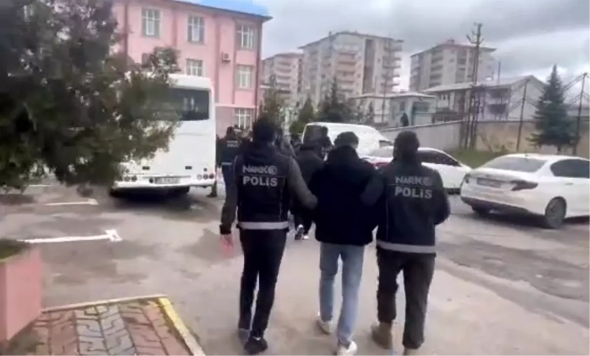 Sivas'ta Uyuşturucu Operasyonu: 8 Tutuklama