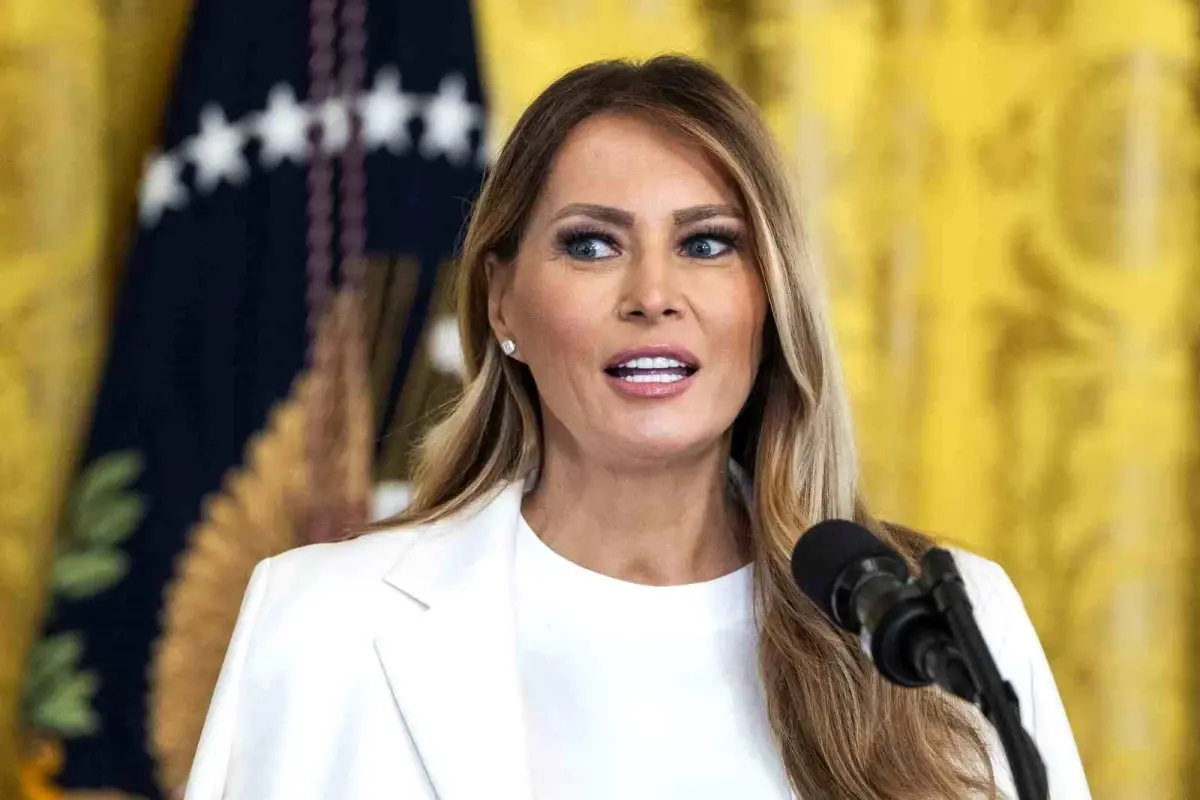Melania Trump'ın Heykeli Çalındı
