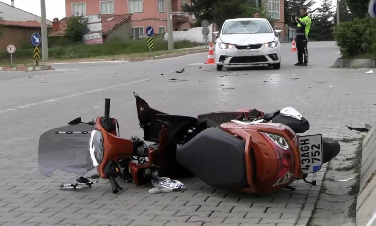 Kütahya'da Trafik Kazası: Motosiklet Sürücüsü Yaralandı