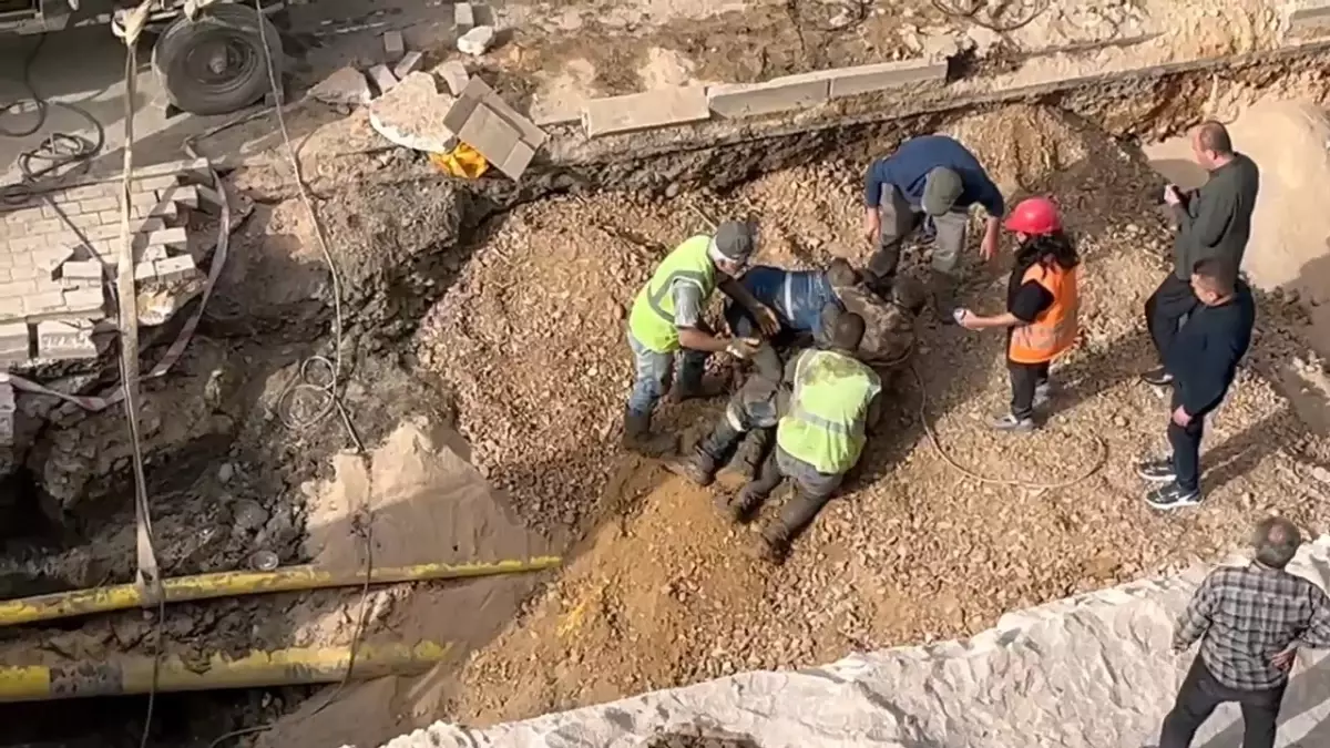İnegöl'de Altyapı Çalışmasında Çökme: Bir İşçi Ağır Yaralandı