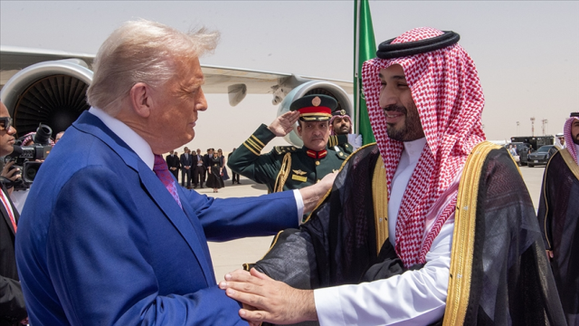 Trump returns with investment and arms agreements exceeding 3 trillion dollars from Gulf countries