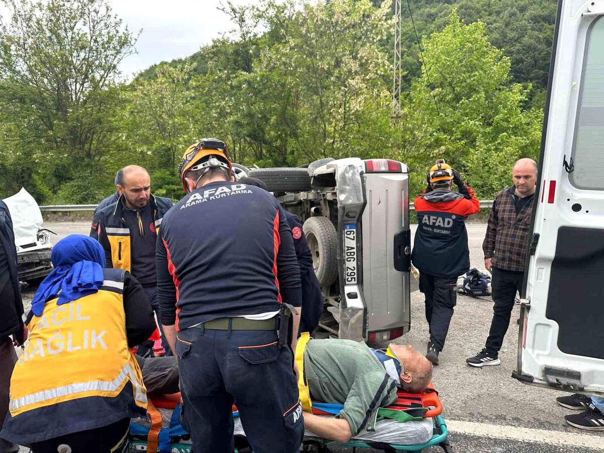 Zonguldak'ta Trafik Kazası: İki Sürücü Hafif Yaralandı