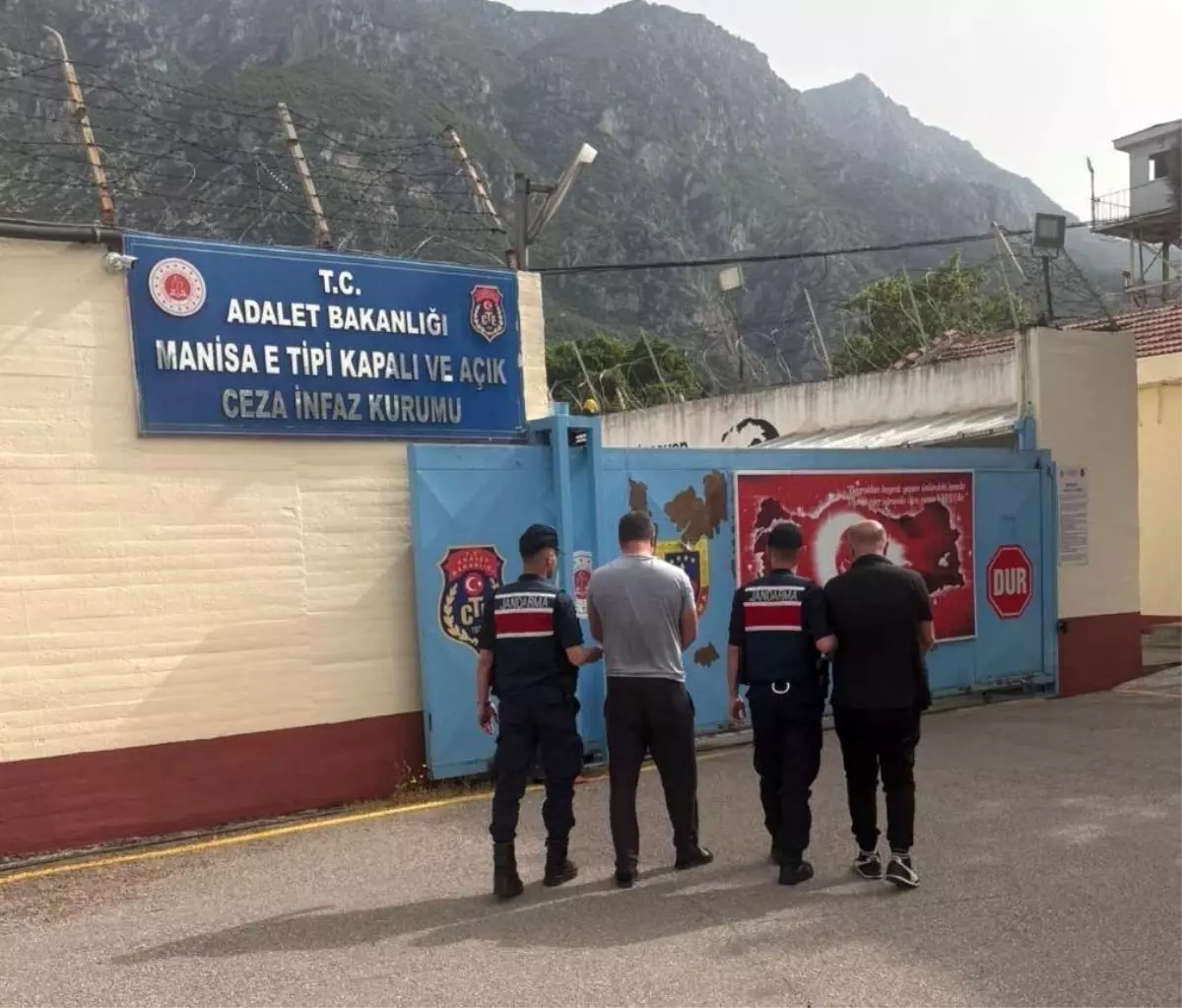 Manisa'da Jandarma Operasyonunda İki Hükümlü Yakalandı
