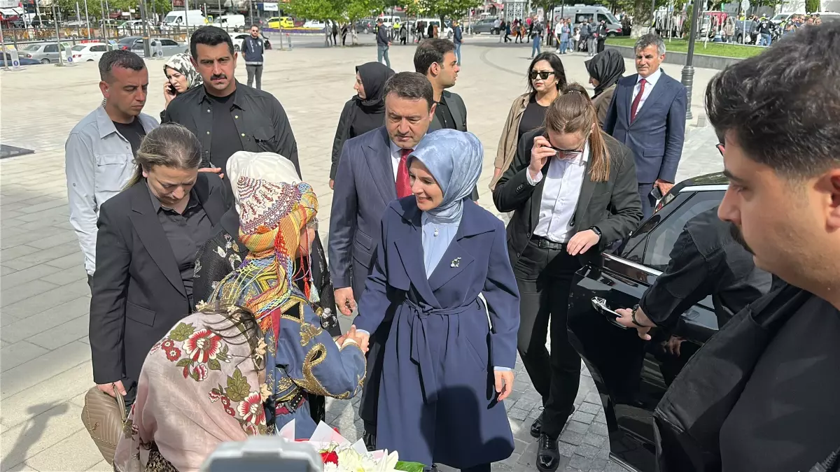 Aile Bakanı Göktaş Kütahya'da Ziyaretlerde Bulundu
