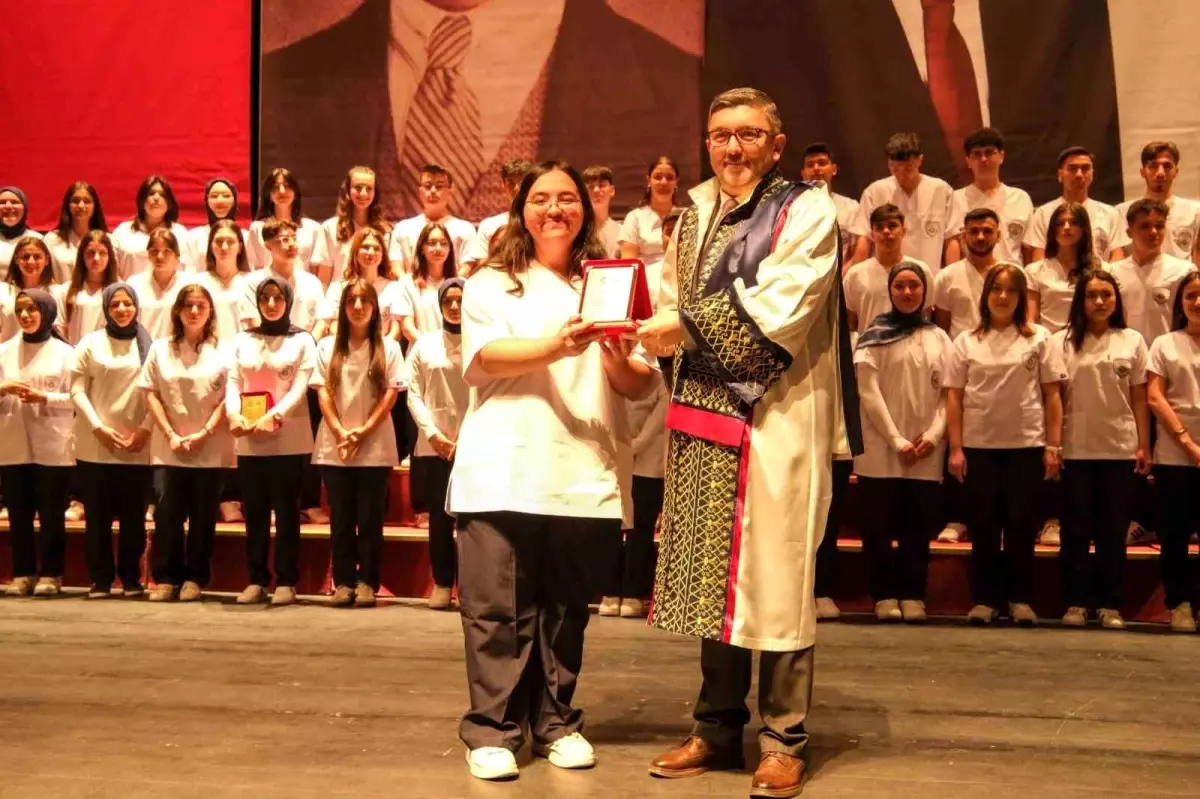 Bilecik Şeyh Edebali Üniversitesi'nde Hemşirelik Haftası ve Üniforma Giyme Töreni