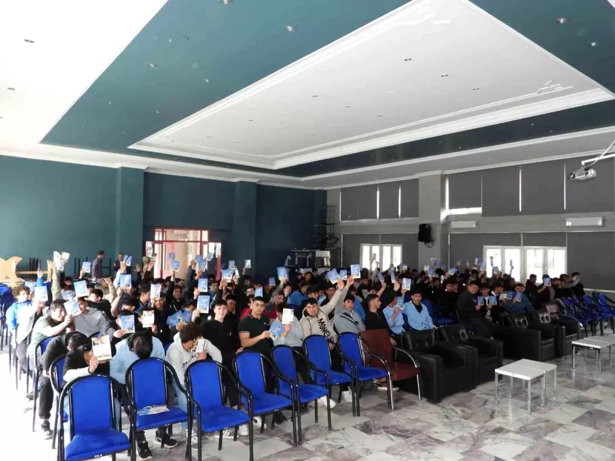 Gençler Teröre Karşı Bilgilendirildi