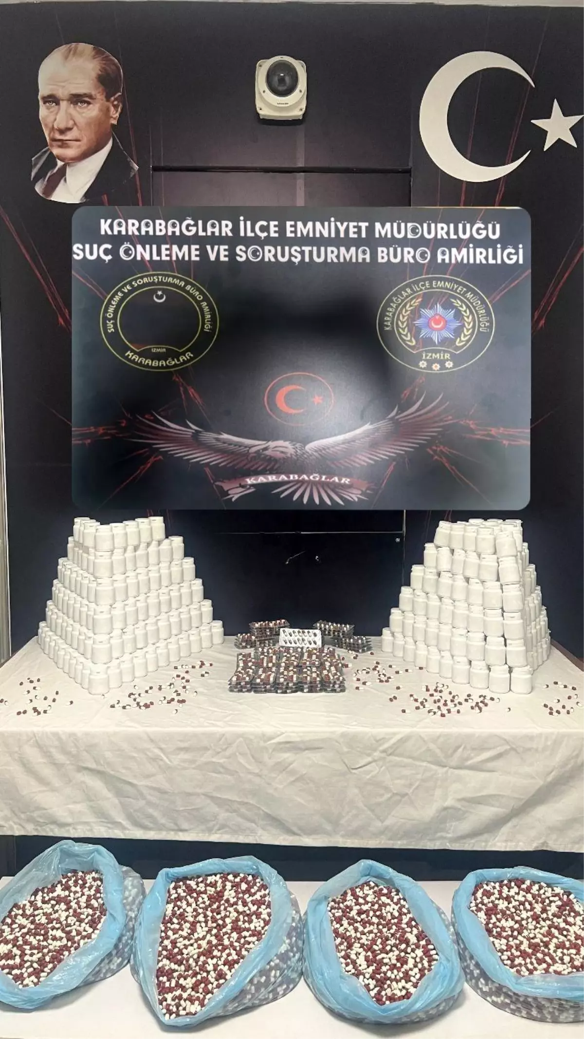 İzmir'de Uyuşturucu Operasyonu: 46 Bin Sentetik Ecza Ele Ge geçirildi