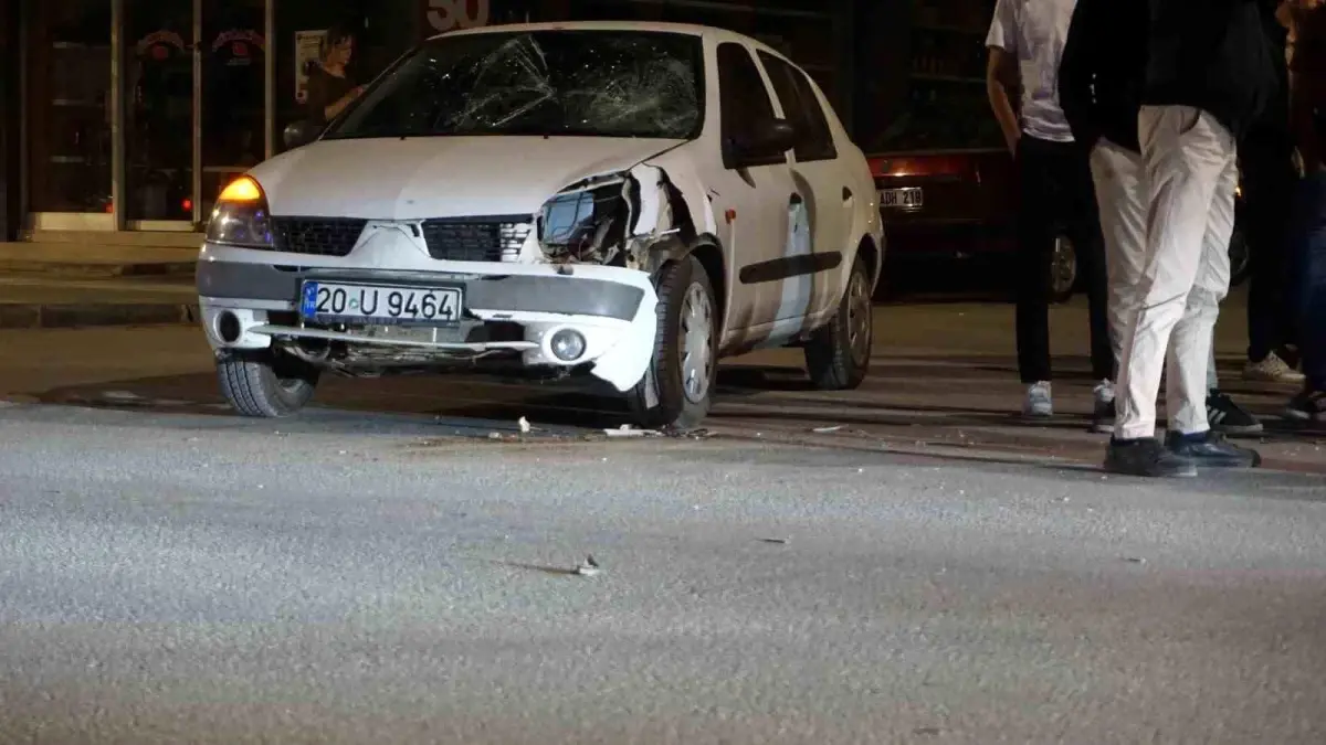Burdur'da Otomobil ile Motosiklet Çarpıştı, Sürücü Yaralandı