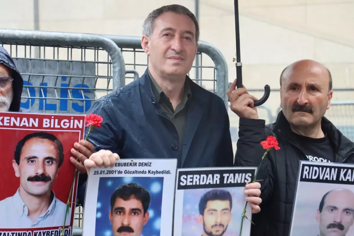 DEM Parti Eş Genel Başkanı Bakırhan 'Cumartesi Anneleri'nin eylemine katıldı